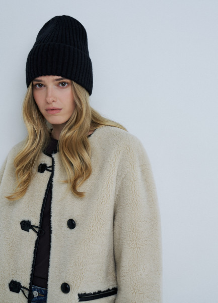 Шапка с отворотом Черный 599₽