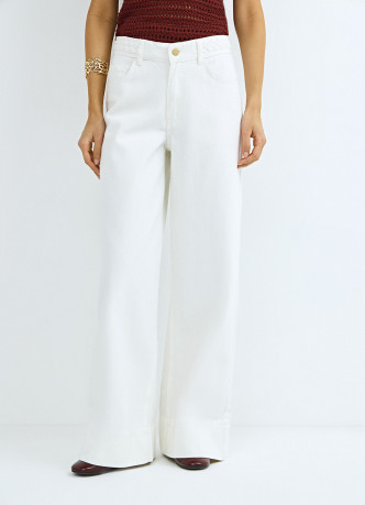 Широкие джинсы с плетением на поясе