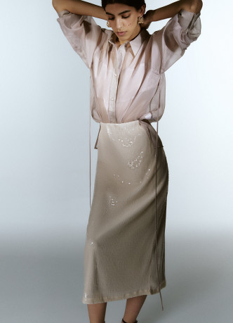 Полупрозрачная блузка из органзы с тонким поясом