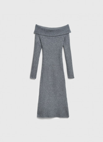 Вязаное платье с открытыми плечами
