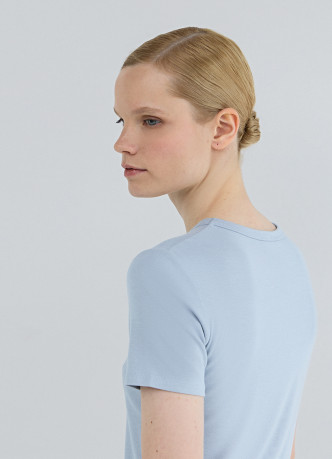 Приталенная футболка в рубчик