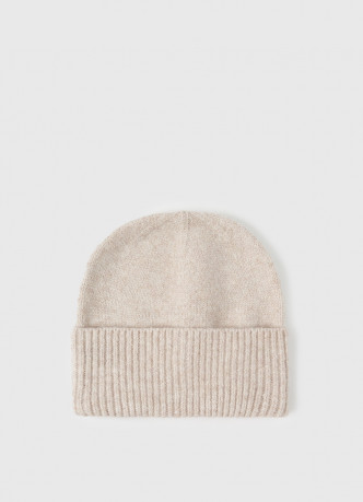 Вязаная шапка с отворотом