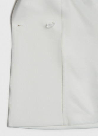 Приталенный двубортный жакет