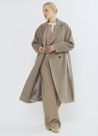 Длинное двубортное пальто с поясом