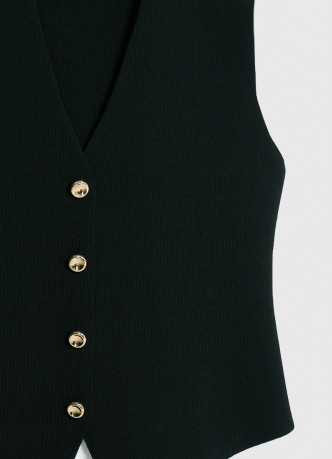 Жилет на пуговицах