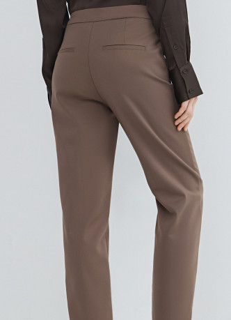 Зауженные прямые брюки