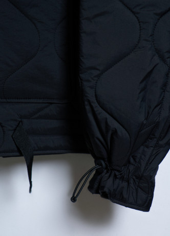 Утеплённая короткая куртка