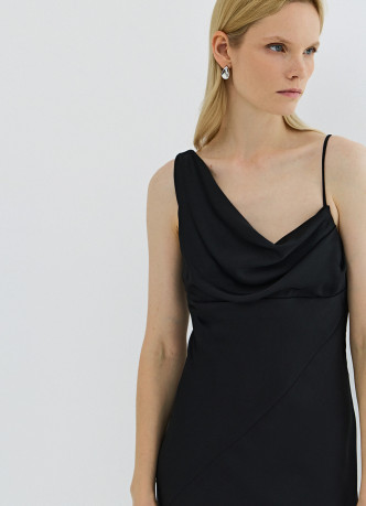 Платье миди с асимметричным вырезом