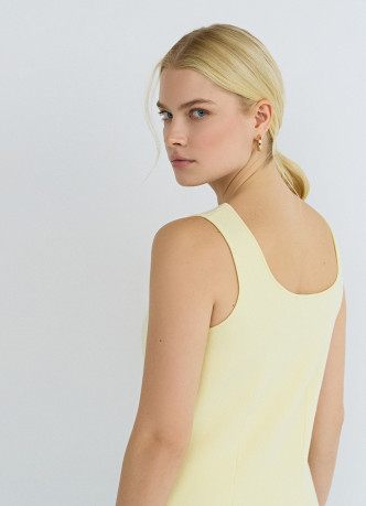 Жилет с акцентными пуговицами