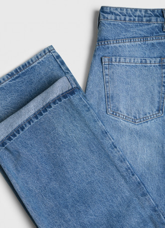 Широкие джинсы с высокой посадкой