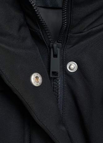 Утеплённая куртка с капюшоном