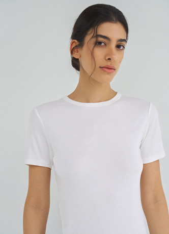 Приталенная футболка в рубчик