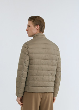 Утеплённая лёгкая куртка с воротником-стойкой