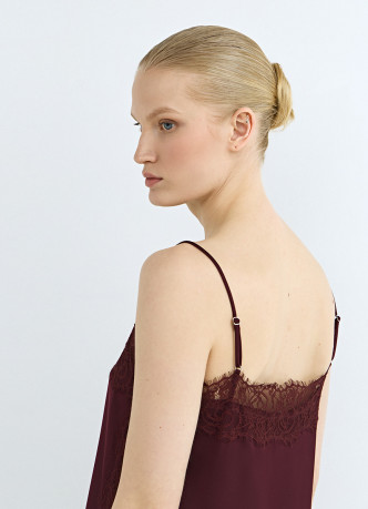 Удлинённый топ с кружевом