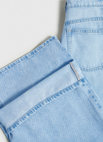 Широкие джинсы с высокой посадкой