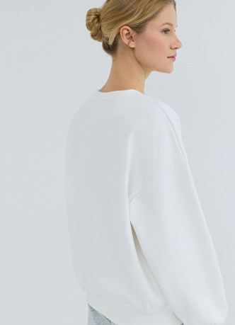 Свитшот с вышивкой