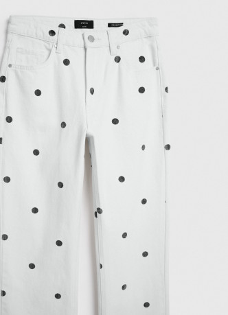 Прямые джинсы в горошек