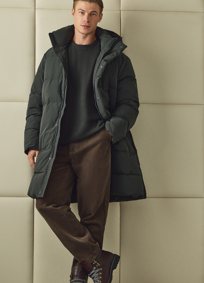 Удлинённая утеплённая куртка с капюшоном