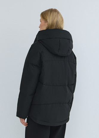 Утеплённая куртка с капюшоном
