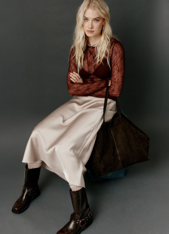 Атласная юбка миди А-силуэта