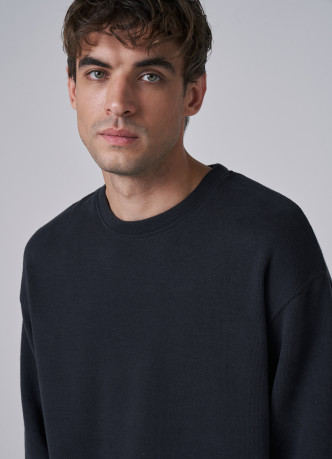 Джемпер с лёгкими потёртостями