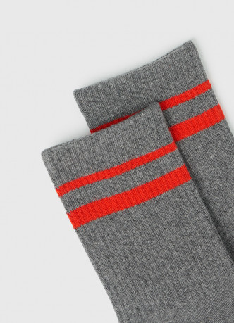 Высокие носки в рубчик