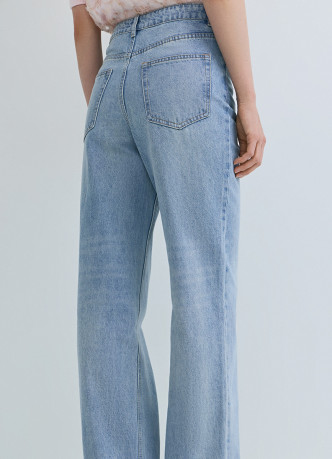 Прямые джинсы с брелоком