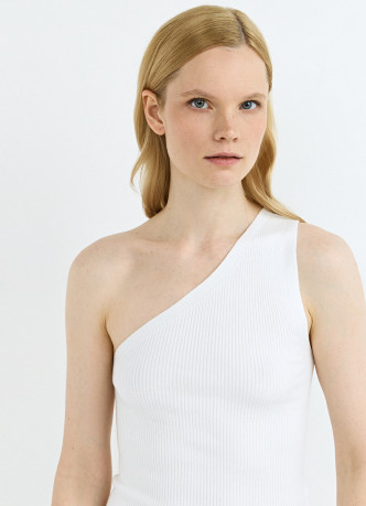 Топ в рубчик на одно плечо