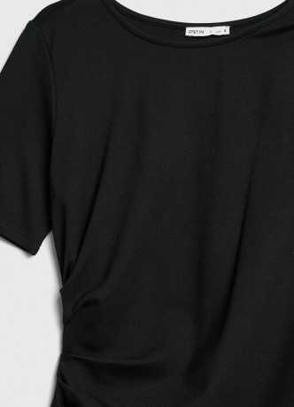 Футболка с драпировкой