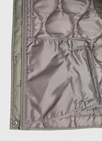 Стёганая утеплённая куртка с воротником-стойкой