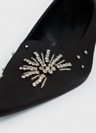 Сатиновые туфли-лодочки со стразами