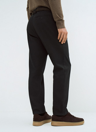 Чиносы с ремнём