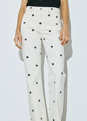 Прямые джинсы в горошек