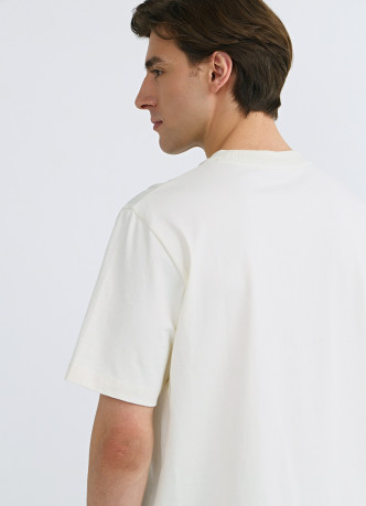 Футболка с принтом и вышивкой