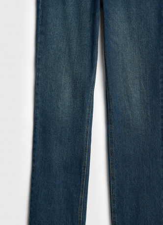 Прямые джинсы со средней посадкой