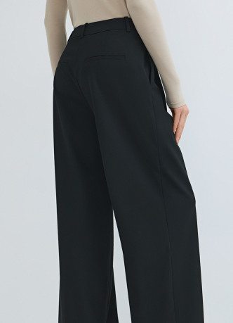 Широкие брюки со складками