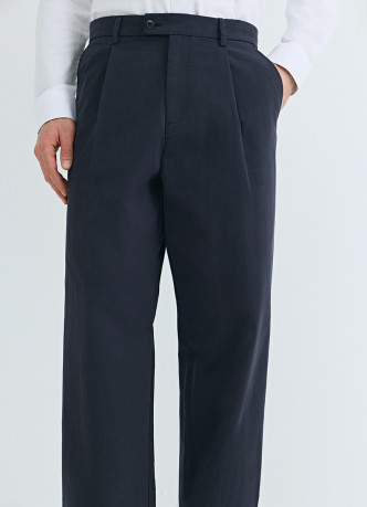 Брюки из техноткани со складками