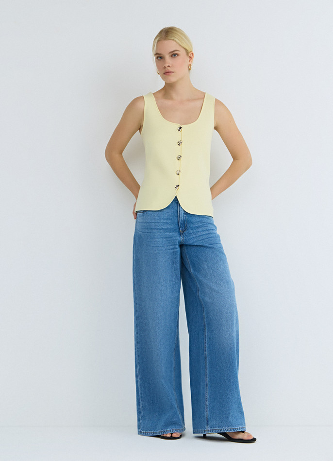 Широкие джинсы с высокой посадкой