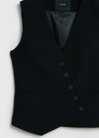 Жилет с ассиметричной застёжкой на пуговицы