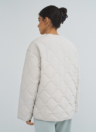 Легкая стеганая утепленная куртка
