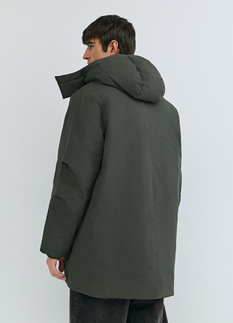 Утеплённая куртка с накладными карманами