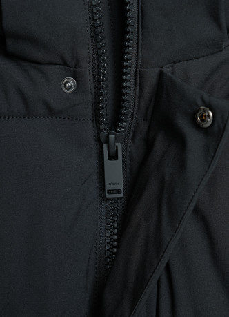 Утеплённая куртка с капюшоном