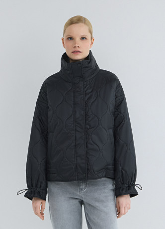 Стёганая утеплённая куртка с воротником-стойкой