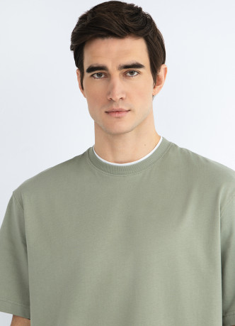 Футболка из плотного хлопка с контрастными деталями