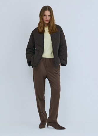 Легкая стеганая утепленная куртка