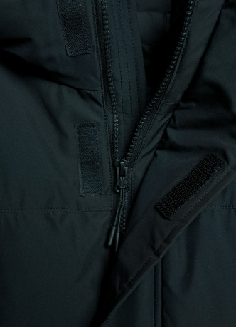 Утеплённая куртка с капюшоном