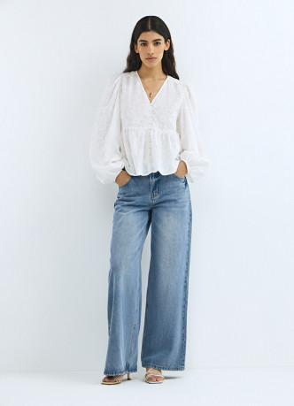 Блузка с воланами и вышивкой