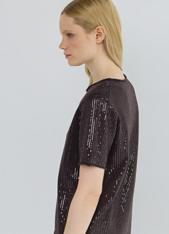 Джемпер с пайетками и коротким рукавом