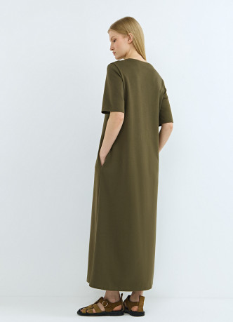 Платье-футболка с разрезом