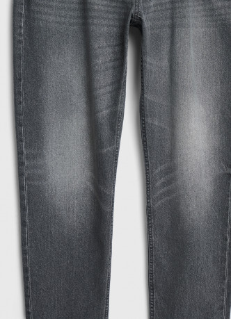 Зауженные джинсы Tapered